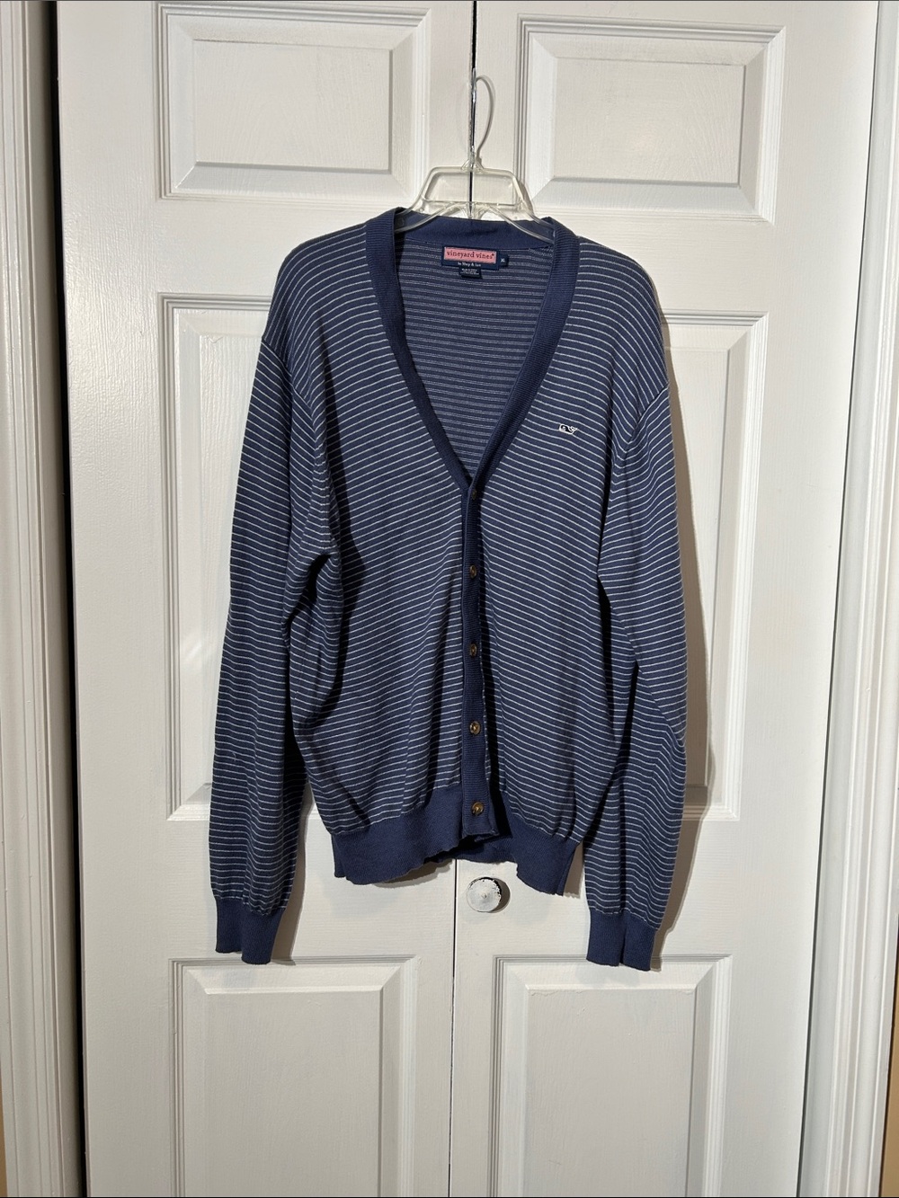 Vineyard Vines Men's Blue and White Striped V-Neck Cardigan size XL